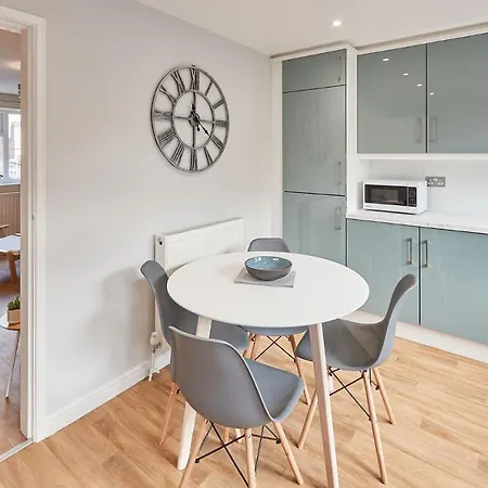 Host & - Station Holiday home